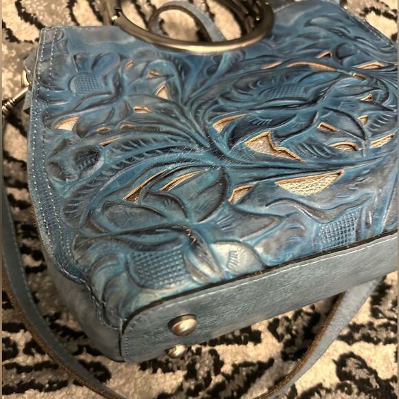 Patricia Nash Vintage Veg Tan Cut Out Tooling
Safflower BLUE - Picture 7 of 13